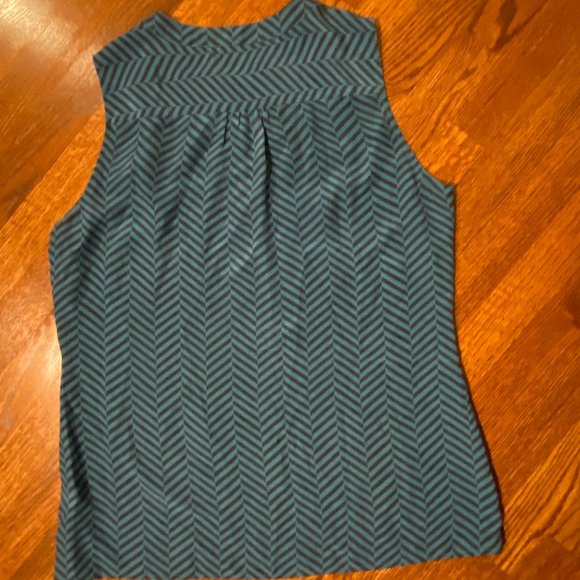 LAST CHANCE: Banana Republic Navy/Teal Chevron Print Silk Blouse - Size Medium - Picture 5 of 5